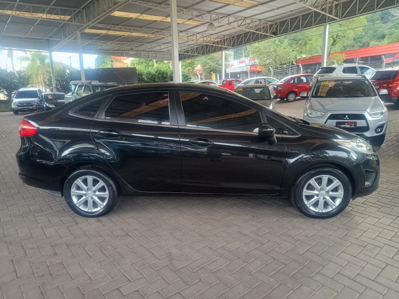 FIESTA 1.6 SE SEDAN 16V FLEX 4P MANUAL - 2011 - CAXIAS DO SUL