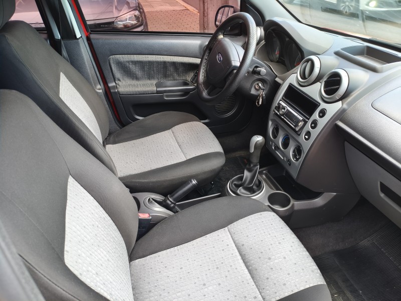 FIESTA 1.6 ROCAM SE SEDAN 8V FLEX 4P MANUAL - 2011 - BOM PRINCíPIO