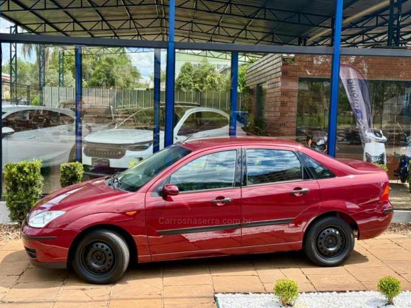 FOCUS 1.6 GL SEDAN 8V FLEX 4P MANUAL - 2005 - LAGOA VERMELHA