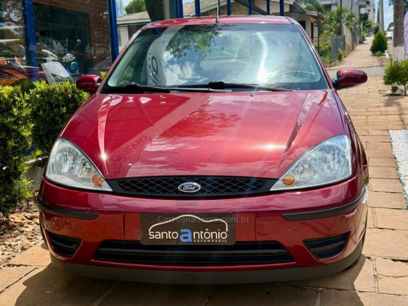 FOCUS 1.6 GL SEDAN 8V FLEX 4P MANUAL - 2005 - LAGOA VERMELHA