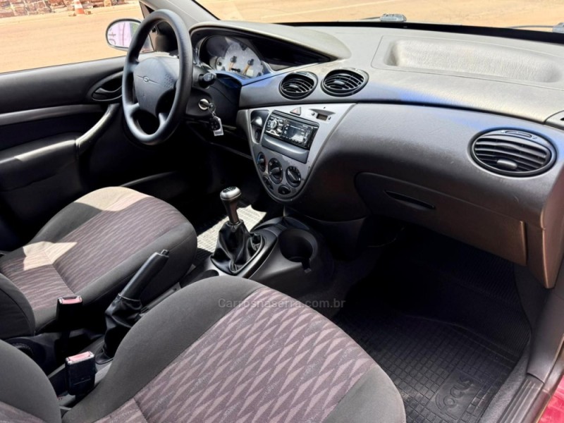 FOCUS 1.6 GL SEDAN 8V FLEX 4P MANUAL - 2005 - LAGOA VERMELHA