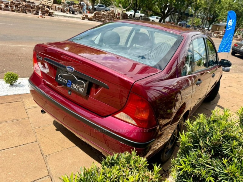 FOCUS 1.6 GL SEDAN 8V FLEX 4P MANUAL - 2005 - LAGOA VERMELHA