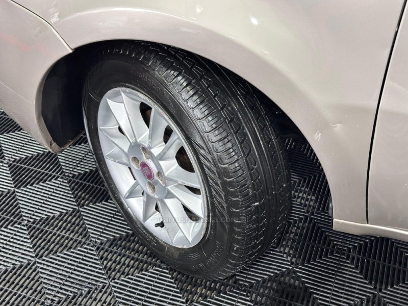 IDEA 1.4 MPI ELX 8V FLEX 4P MANUAL - 2009 - VACARIA