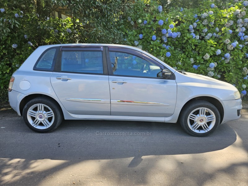 FIAT - STILO - 2009/2010 - Prata - R$ 19.900,00