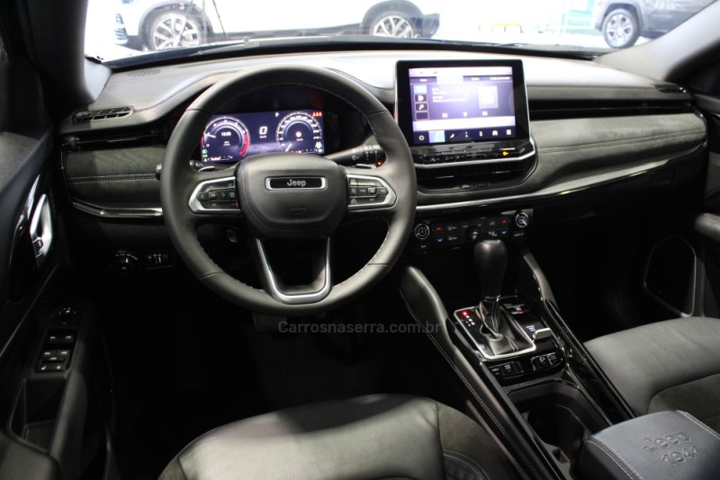 COMMANDER 2.0 HURRICANE BLACKHAWK 4X4 TURBO GASOLINA 4P AUTOMÁTICO - 2025 - CAXIAS DO SUL