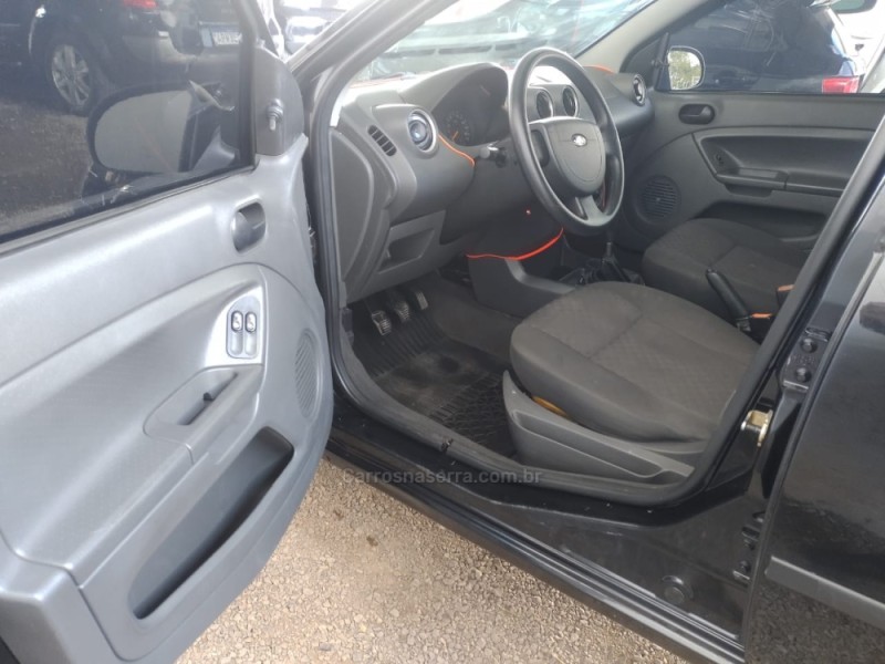 FIESTA 1.6 MPI STREET 8V GASOLINA 4P MANUAL - 2005 - CAXIAS DO SUL