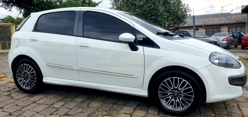 PUNTO 1.8 SPORTING 16V FLEX 4P MANUAL - 2014 - CAXIAS DO SUL