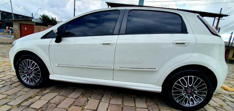 PUNTO 1.8 SPORTING 16V FLEX 4P MANUAL - 2014 - CAXIAS DO SUL