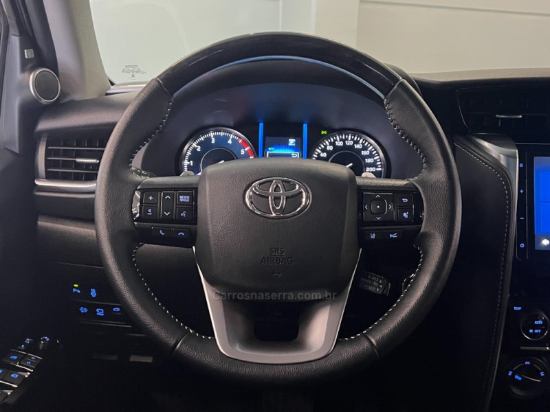 HILUX SW4 2.8 4X4 SRX PLATINUM TURBO 7 LUGARES DIESEL 4P AUTOMÁTICO - 2024 - FLORES DA CUNHA