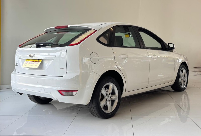 FOCUS 2.0 SE 16V FLEX 4P AUTOMÁTICO - 2011 - VACARIA