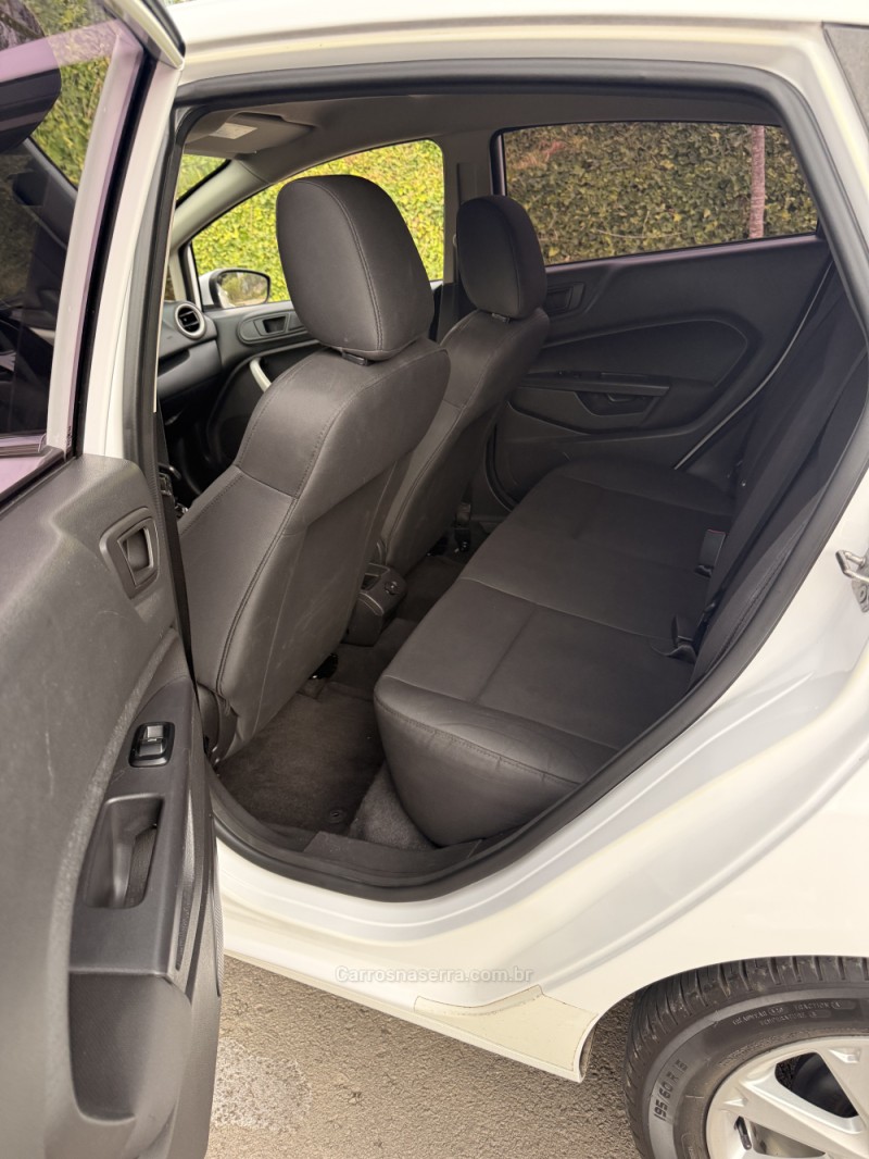 FIESTA 1.6 SE HATCH 16V FLEX 4P MANUAL - 2013 - CAXIAS DO SUL