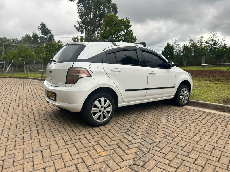 AGILE 1.4 MPFI LT 8V FLEX 4P MANUAL - 2011 - CANELA