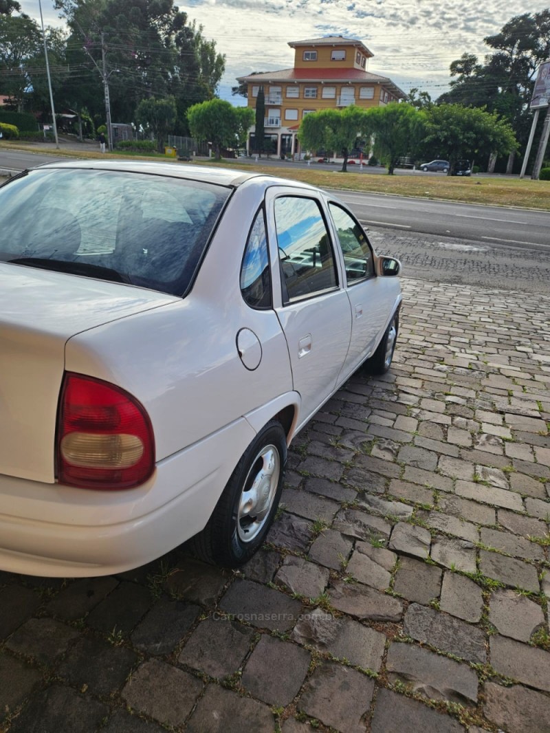 CLASSIC 1.6 MPFI LIFE 8V GASOLINA 4P MANUAL - 2007 - VERANóPOLIS