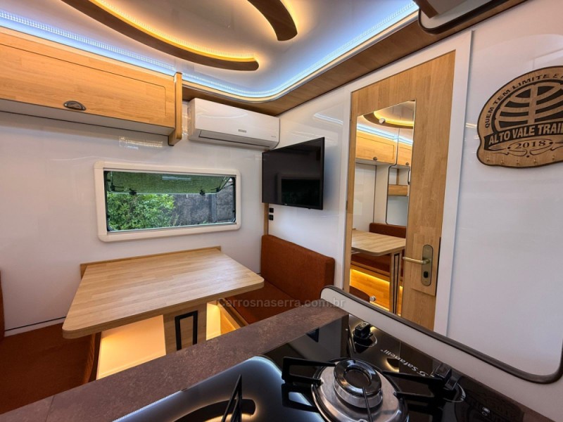 VITORIA TRAILER 1E  - 2025 - CANELA