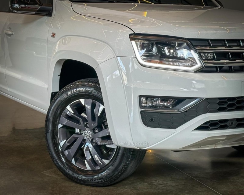 AMAROK 3.0 V6 TDI HIGHLINE CD DIESEL 4MOTION AUTOMÁTICO - 2024 - GARIBALDI