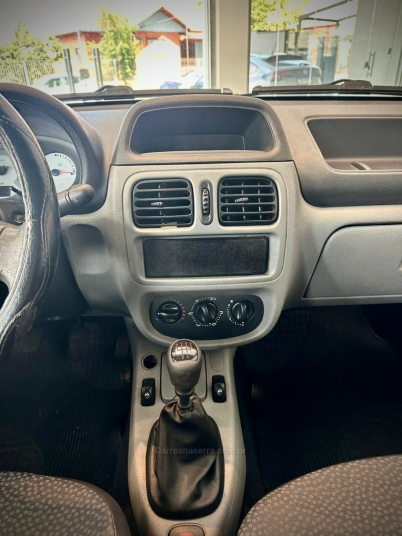 CLIO 1.0 AUTHENTIQUE 8V GASOLINA 4P MANUAL - 2006 - CAXIAS DO SUL