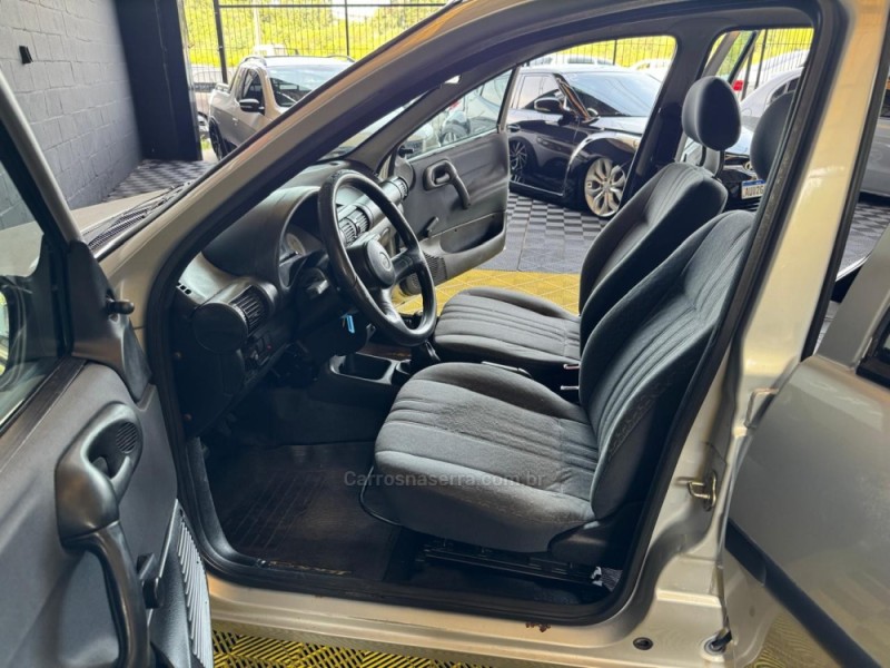 CORSA 1.0 MPFI CLASSIC SEDAN 8V GASOLINA 4P MANUAL - 2000 - CAXIAS DO SUL