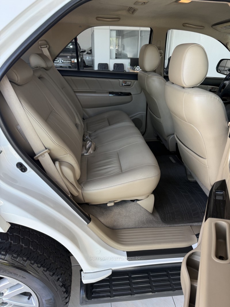 HILUX SW4 3.0 SRV 4X4 7 LUGARES 16V TURBO INTERCOOLER DIESEL 4P AUTOMÁTICO - 2015 - BENTO GONçALVES