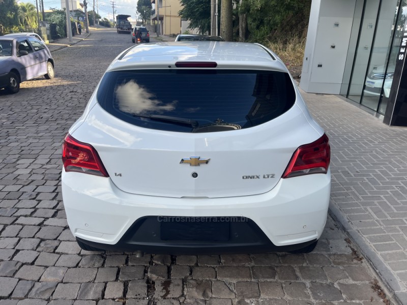 ONIX 1.4 MPFI LTZ 8V FLEX 4P MANUAL - 2017 - VERANóPOLIS
