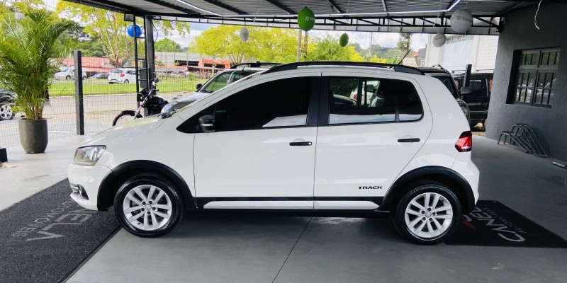 FOX 1.0 MPI TRACK 12V FLEX 4P MANUAL - 2016 - CANELA