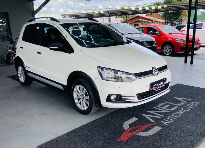 FOX 1.0 MPI TRACK 12V FLEX 4P MANUAL - 2016 - CANELA