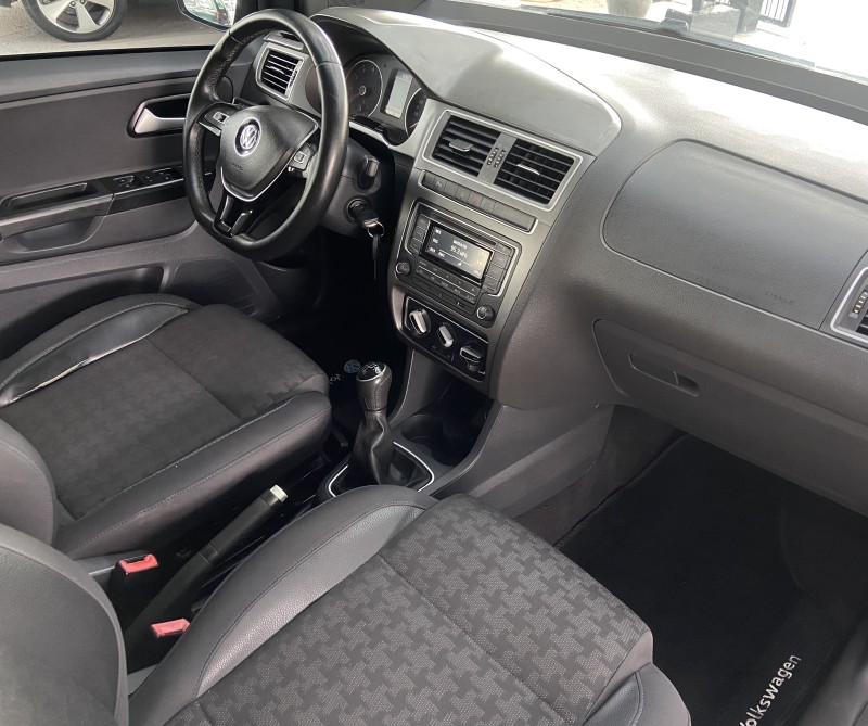 FOX 1.0 MPI TRACK 12V FLEX 4P MANUAL - 2016 - CANELA