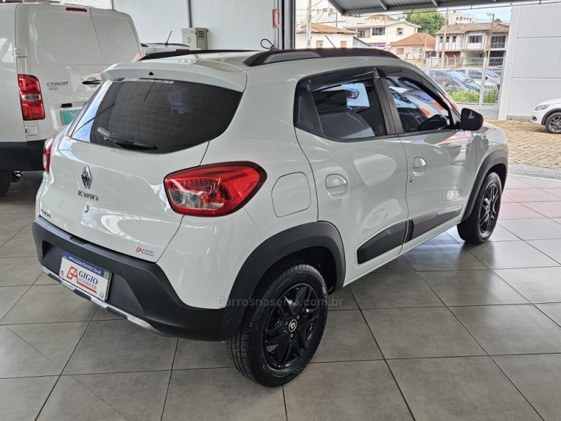 KWID 1.0 12V OUTSIDER FLEX 4P MANUAL - 2020 - TAPEJARA