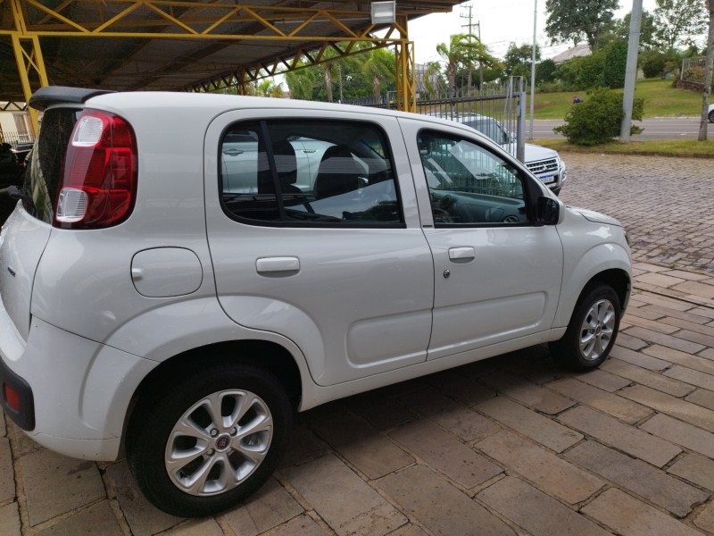 UNO 1.0 EVO VIVACE 8V FLEX 4P MANUAL - 2012 - VERANóPOLIS