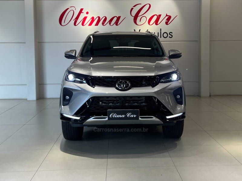 HILUX SW4 2.8 4X4 SRX PLATINUM TURBO 7 LUGARES DIESEL 4P AUTOMÁTICO - 2024 - FLORES DA CUNHA