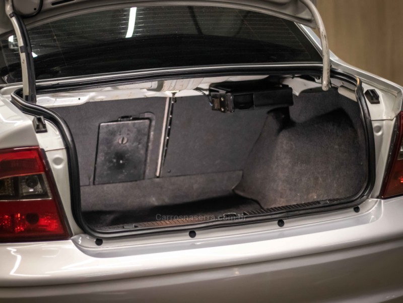 VECTRA 2.0 MPFI CD 8V GASOLINA 4P MANUAL - 2003 - CAXIAS DO SUL