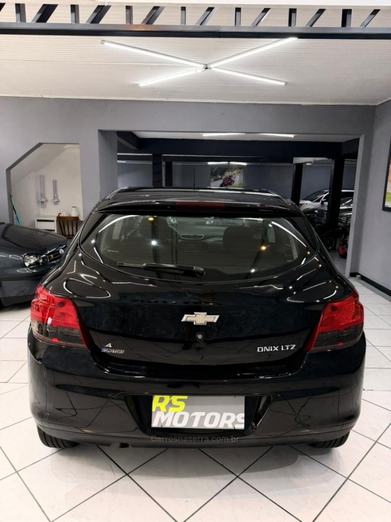 ONIX 1.4 MPFI LTZ 8V FLEX 4P MANUAL - 2014 - CAXIAS DO SUL