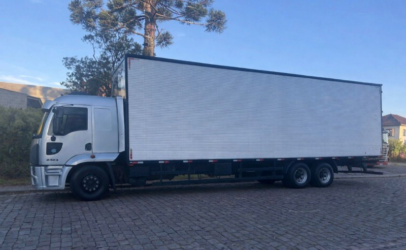 cargo 2423 e 6x2 turbo 2013 caxias do sul