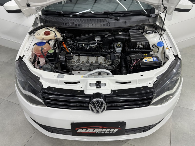 VOYAGE 1.6 MI TRENDLINE 8V FLEX 4P MANUAL - 2014 - SAPIRANGA