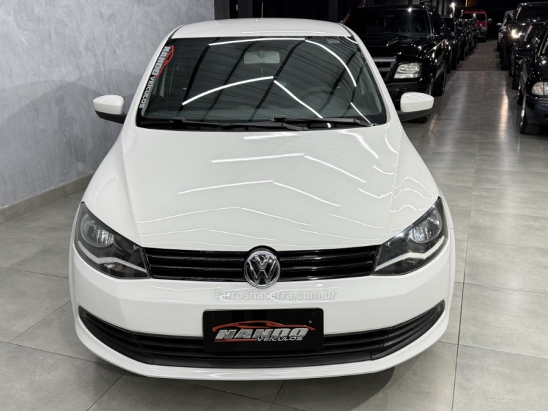VOYAGE 1.6 MI TRENDLINE 8V FLEX 4P MANUAL - 2014 - SAPIRANGA