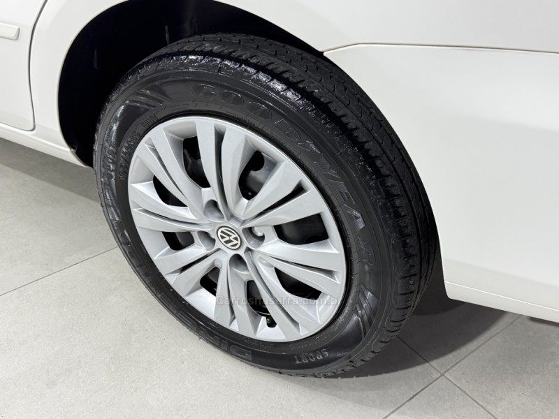 VOYAGE 1.6 MI TRENDLINE 8V FLEX 4P MANUAL - 2014 - SAPIRANGA