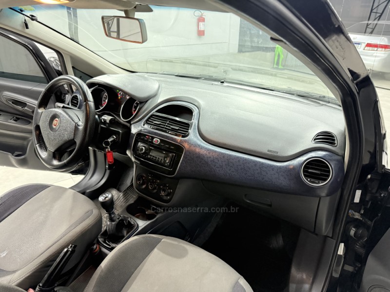 PUNTO 1.4 ATTRACTIVE ITALIA 8V FLEX 4P MANUAL - 2014 - SAPIRANGA