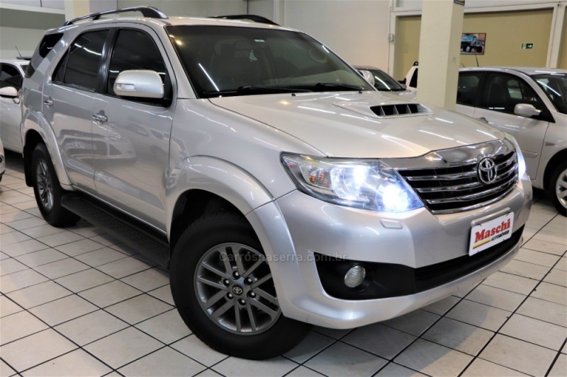 HILUX SW4 3.0 SRV 4X4 7 LUGARES 16V TURBO INTERCOOLER DIESEL 4P AUTOMÁTICO - 2014 - CAXIAS DO SUL