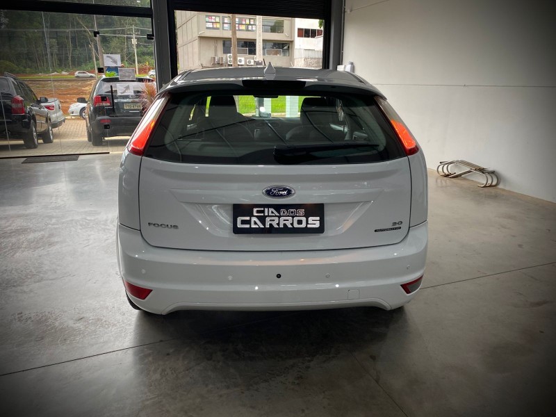 FOCUS 2.0 16V FLEX 4P AUTOMÁTICO - 2013 - LAJEADO