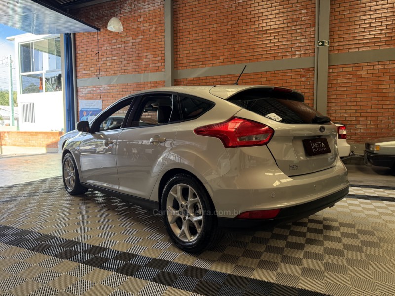 FOCUS 1.6 SE PLUS 16V FLEX 4P MANUAL - 2018 - BENTO GONçALVES