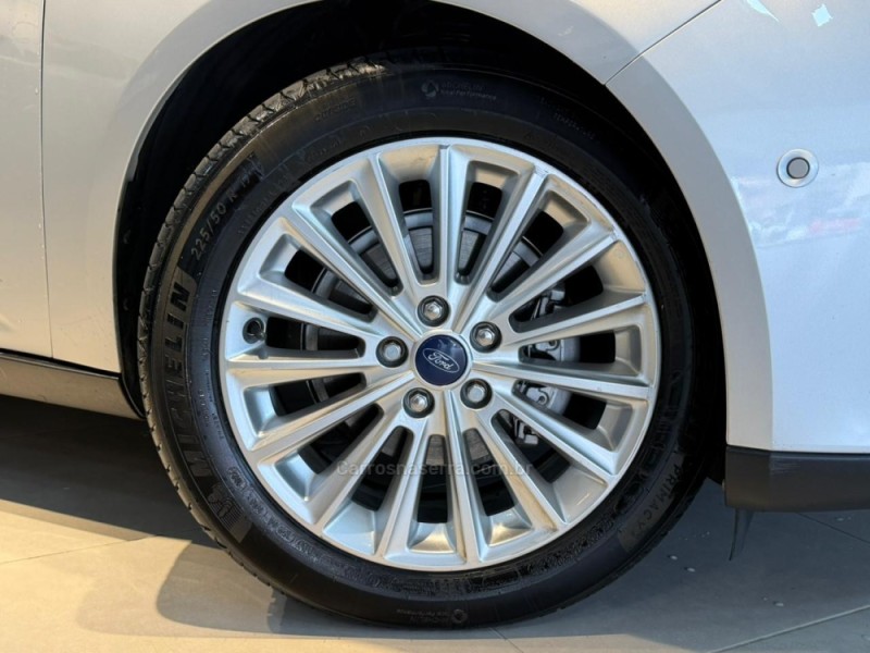 FOCUS 2.0 TITANIUM PLUS FASTBACK 16V FLEX 4P AUTOMÁTICO - 2017 - CAXIAS DO SUL