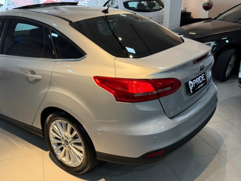 FOCUS 2.0 TITANIUM PLUS FASTBACK 16V FLEX 4P AUTOMÁTICO - 2017 - CAXIAS DO SUL