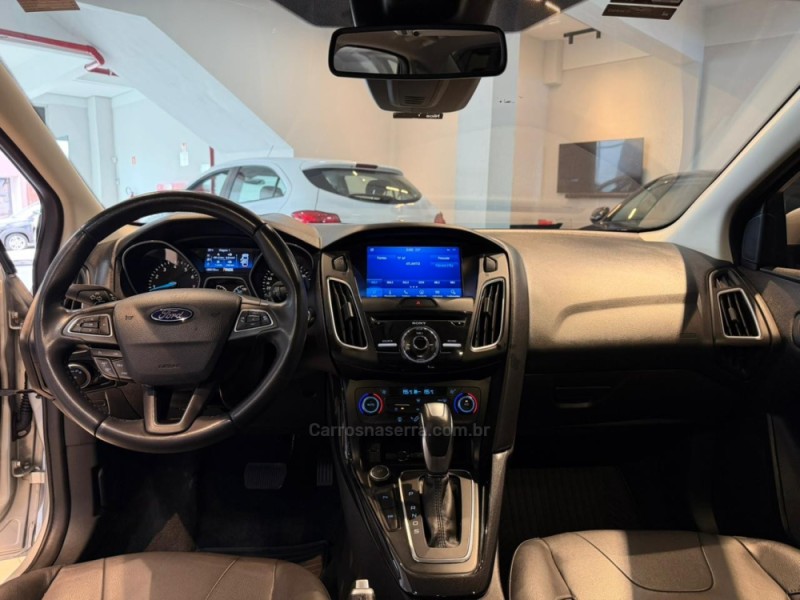 FOCUS 2.0 TITANIUM PLUS FASTBACK 16V FLEX 4P AUTOMÁTICO - 2017 - CAXIAS DO SUL