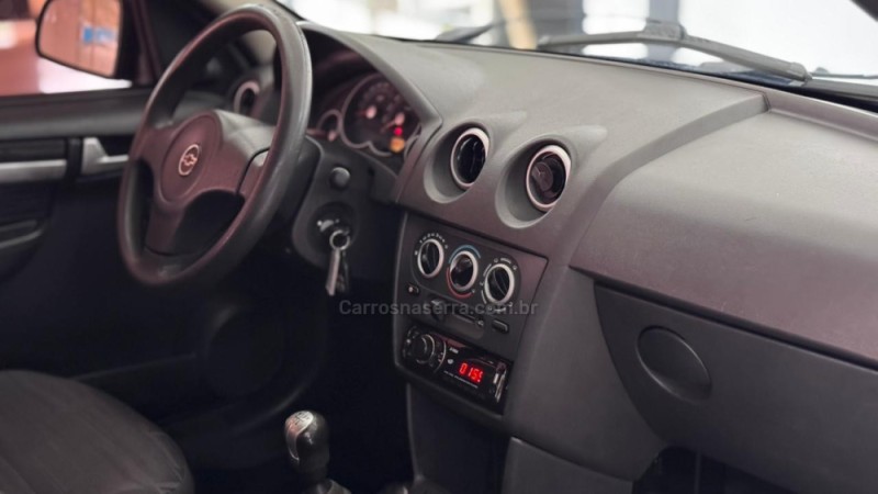 PRISMA 1.4 MPFI MAXX 8V FLEX 4P MANUAL - 2009 - ESTâNCIA VELHA