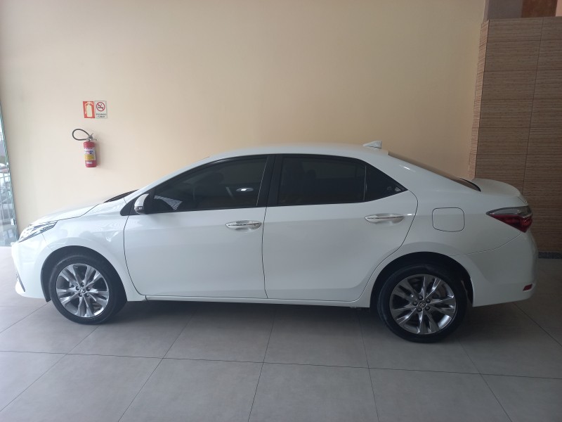 TOYOTA - COROLLA - 2019/2019 - Branca - R$ 109.900,00