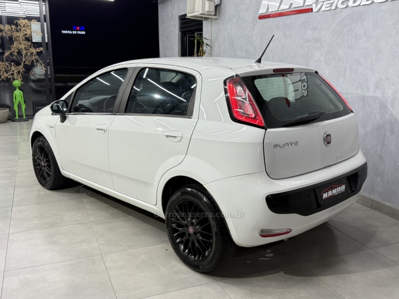 PUNTO 1.6 ESSENCE 16V FLEX 4P AUTOMATIZADO - 2013 - SAPIRANGA