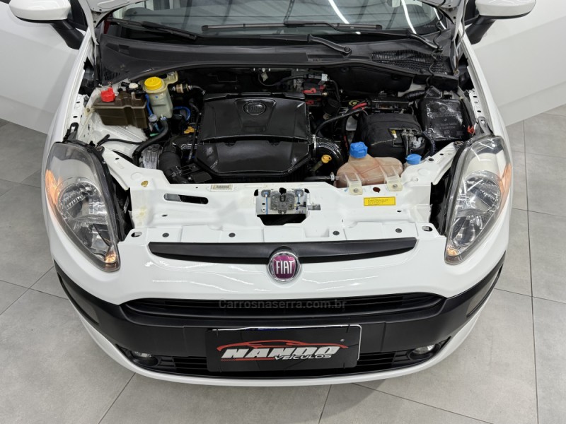 PUNTO 1.6 ESSENCE 16V FLEX 4P AUTOMATIZADO - 2013 - SAPIRANGA