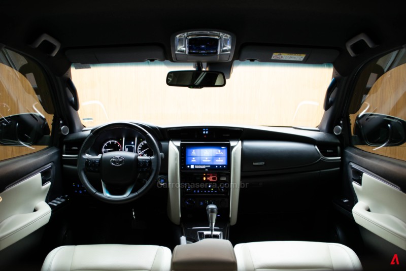 HILUX SW4 2.8 4X4 DIAMOND 16V TURBO DIESEL 4P 7 LUGARES AUTOMATICO - 2024 - GARIBALDI