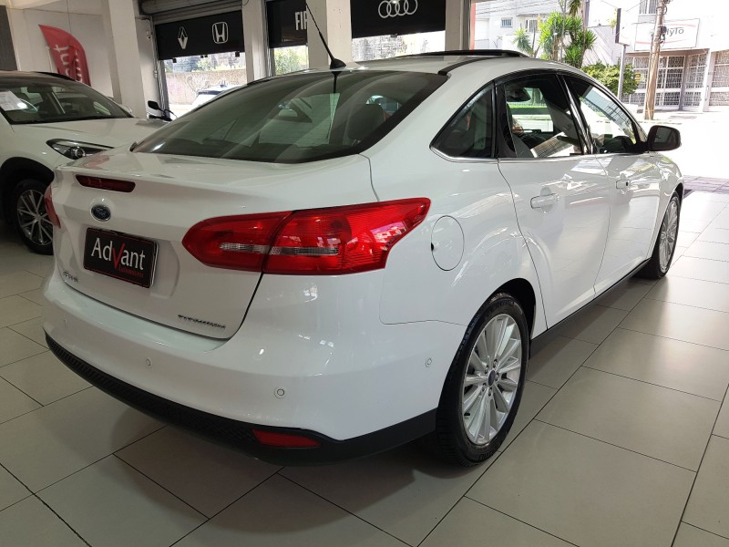 FOCUS 2.0 TITANIUM PLUS FASTBACK 16V FLEX 4P AUTOMÁTICO - 2016 - CAXIAS DO SUL