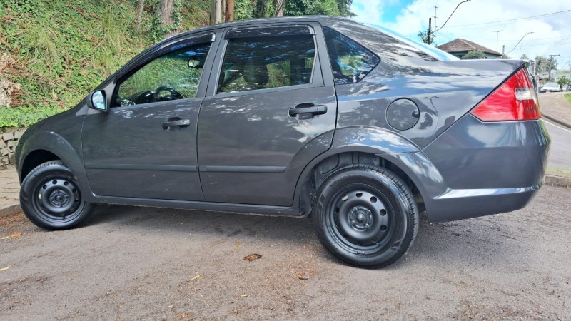 FIESTA 1.6 MPI SEDAN 8V FLEX 4P MANUAL - 2005 - CAXIAS DO SUL