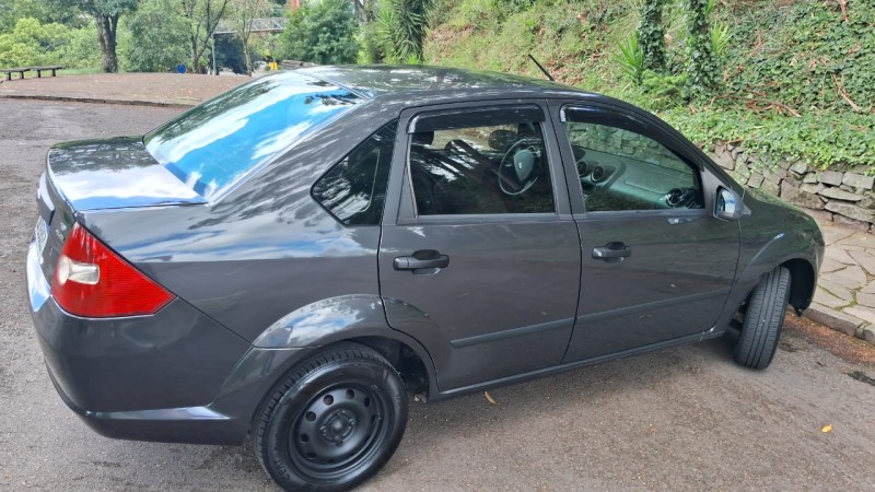 FIESTA 1.6 MPI SEDAN 8V FLEX 4P MANUAL - 2005 - CAXIAS DO SUL